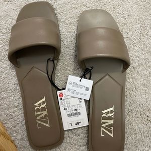 BRAND NEW ZARA Flat Padded Leather Tan Sandals!
